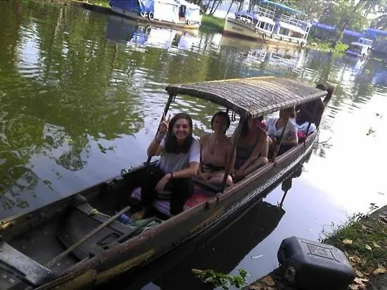Golden Beach Home Stay Alappuzha 홈스테이